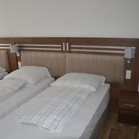Hotel Colonia Luaran gambar