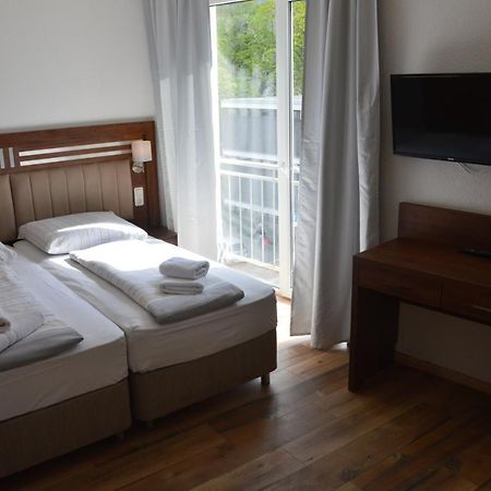 Hotel Colonia Luaran gambar