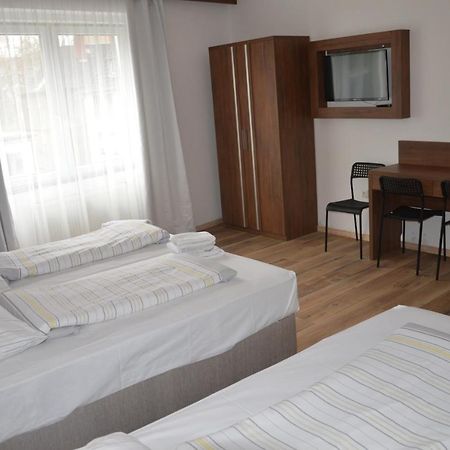 Hotel Colonia Luaran gambar