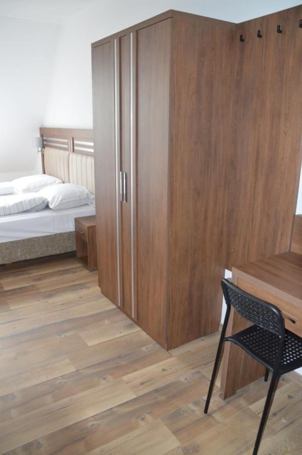 Hotel Colonia Luaran gambar