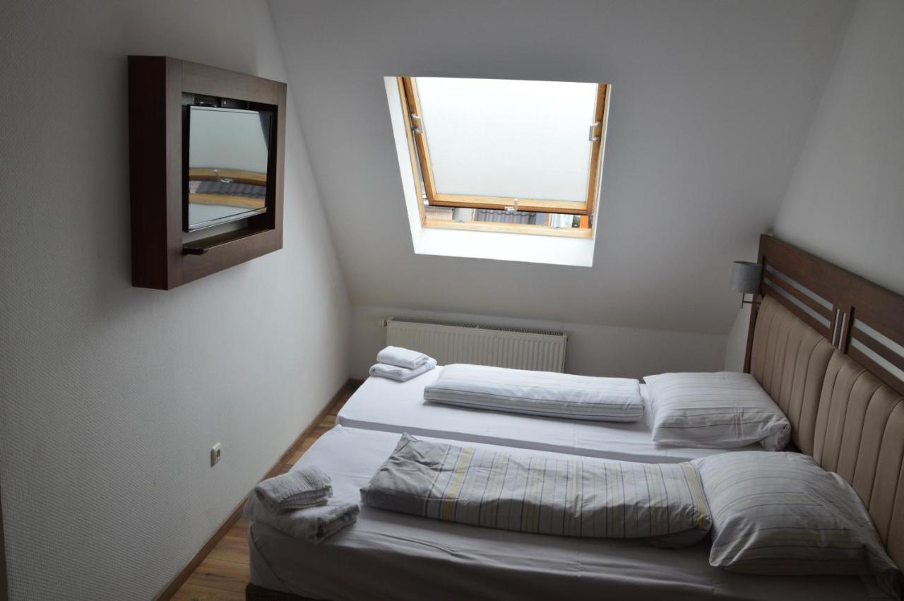Hotel Colonia Luaran gambar