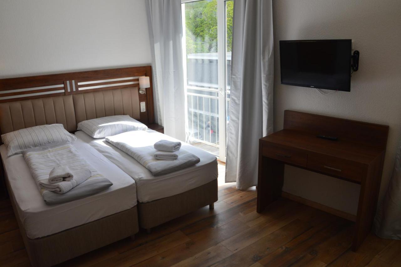 Hotel Colonia Luaran gambar