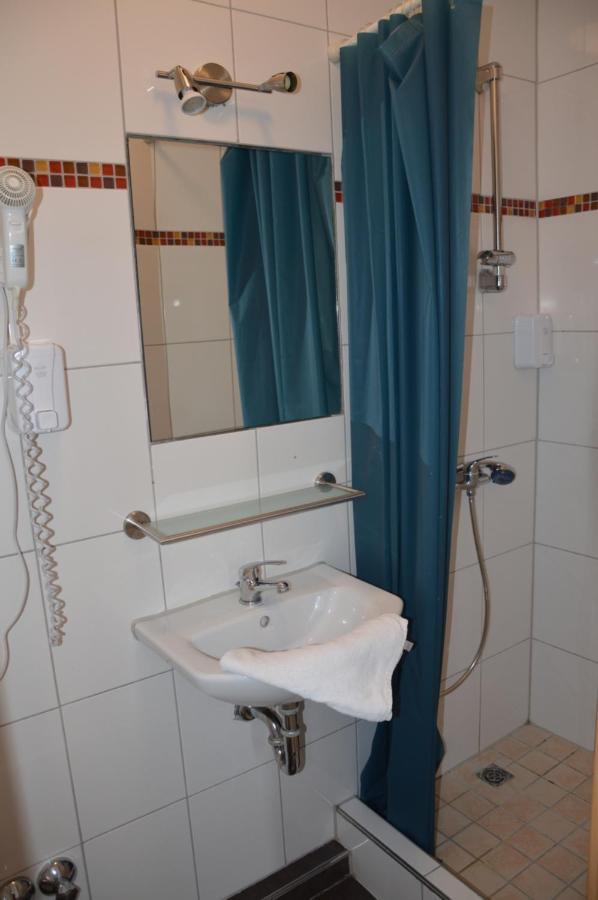 Hotel Colonia Luaran gambar
