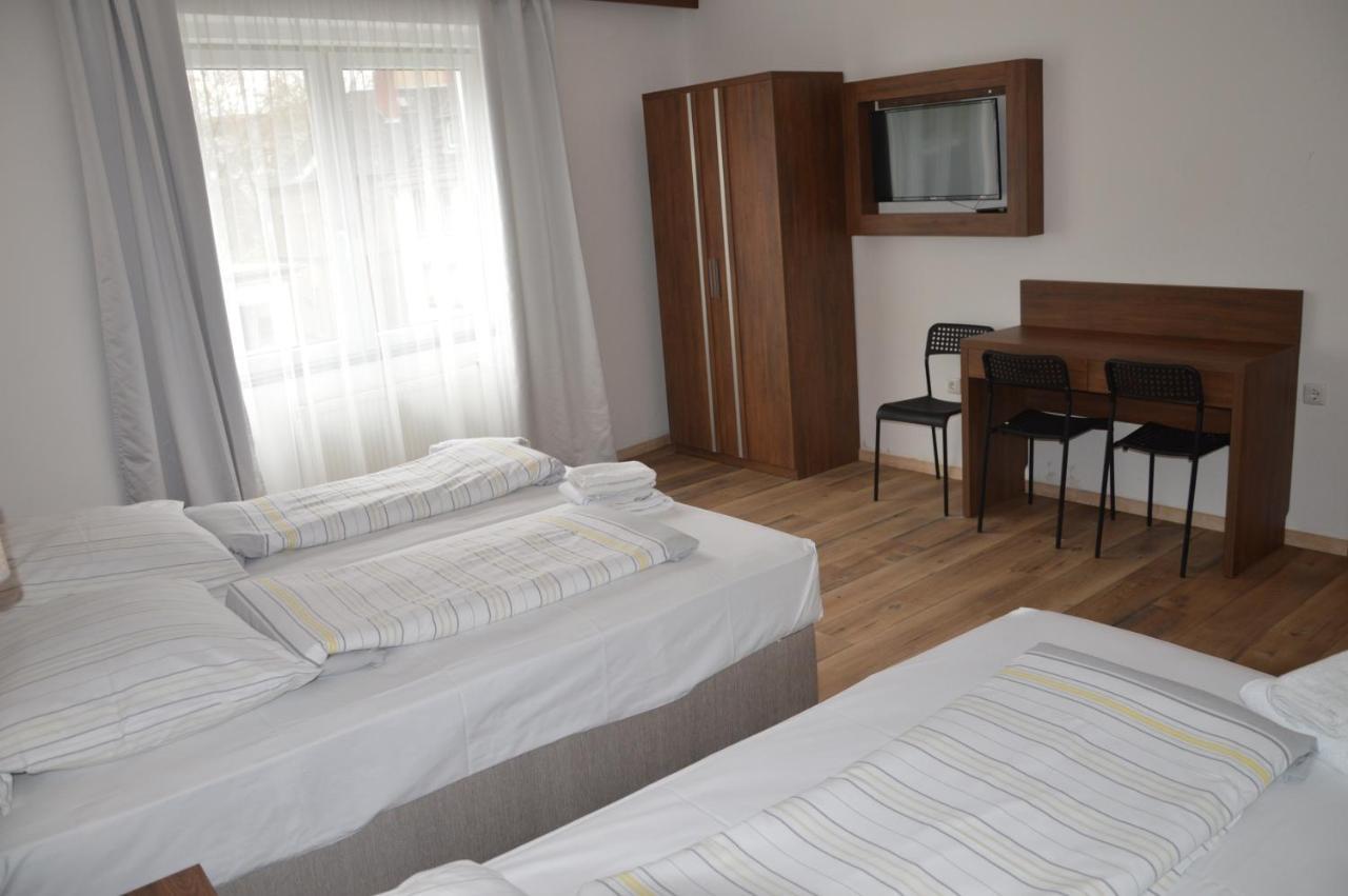 Hotel Colonia Luaran gambar