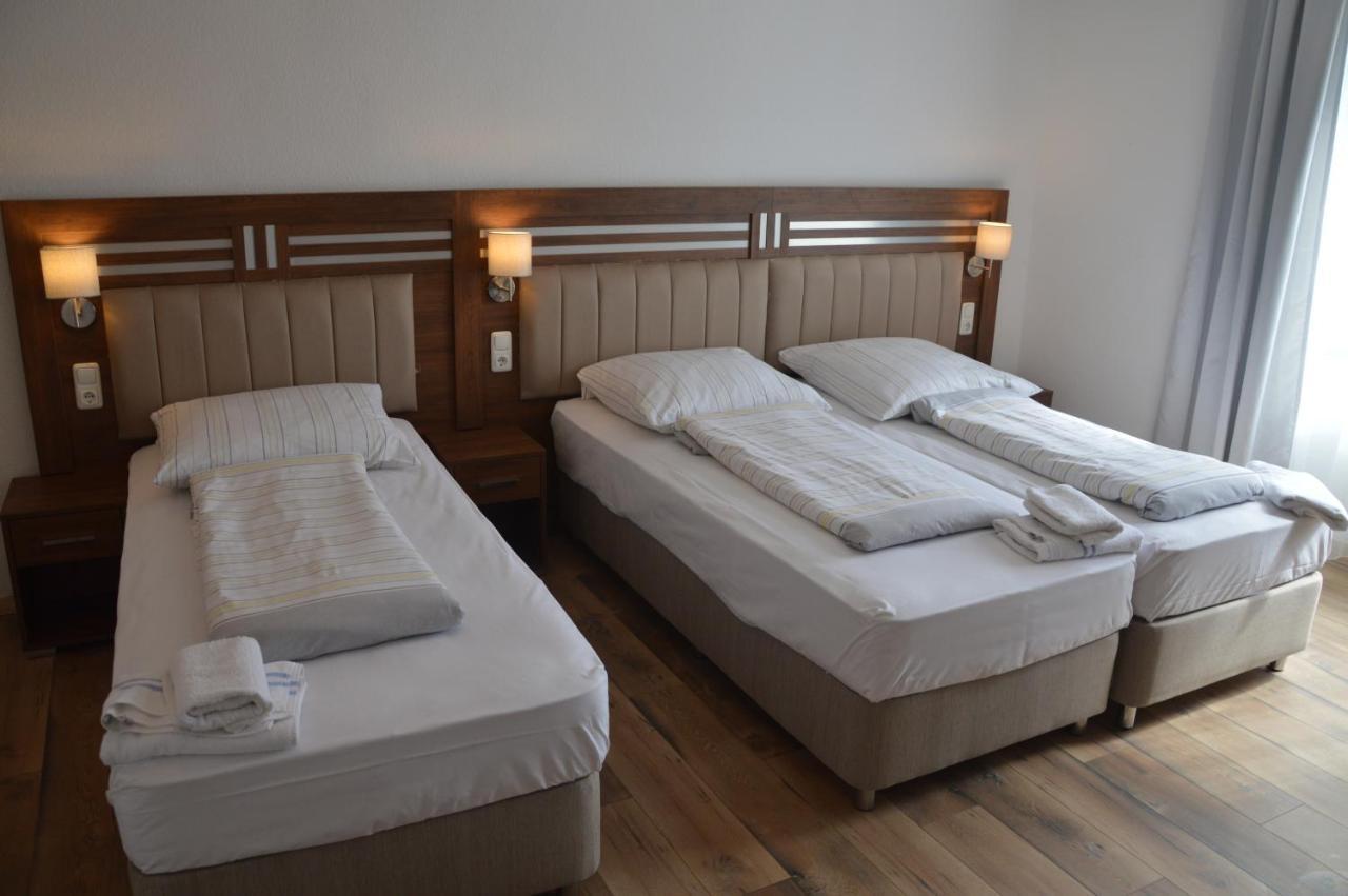 Hotel Colonia Luaran gambar