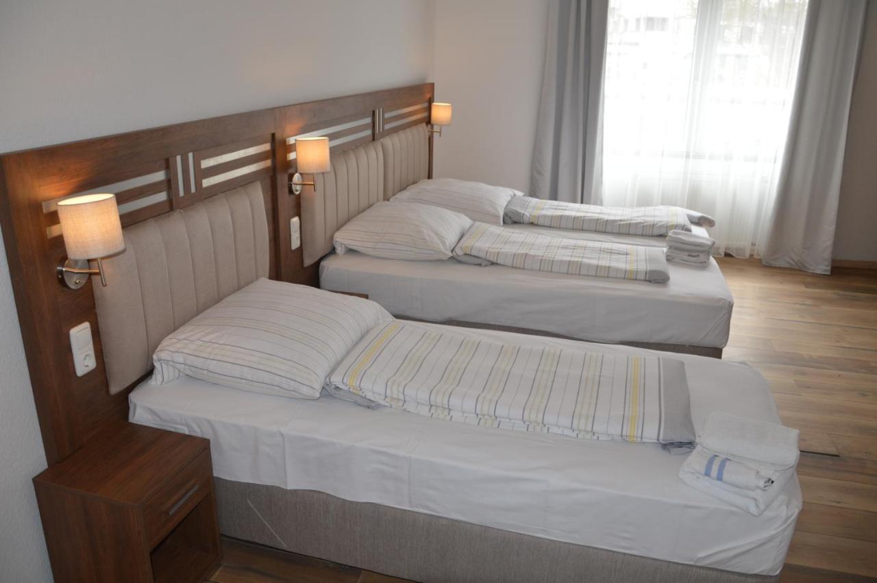 Hotel Colonia Luaran gambar
