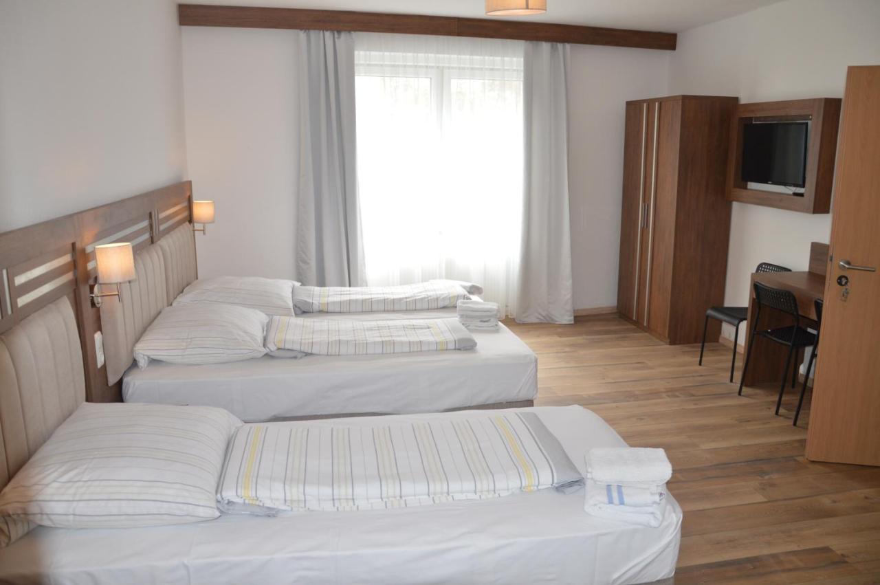 Hotel Colonia Luaran gambar