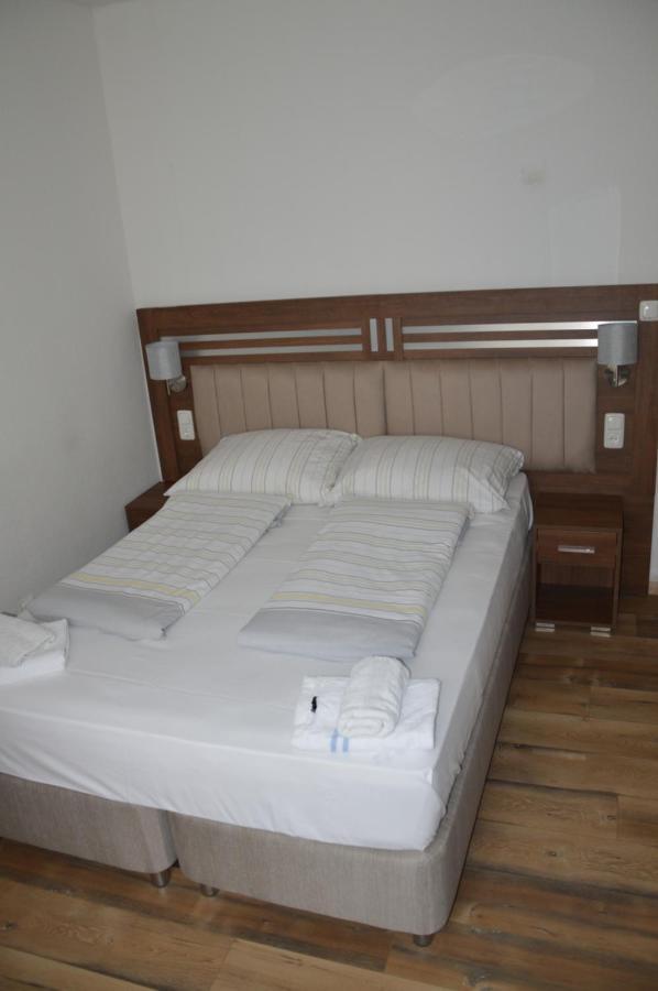 Hotel Colonia Luaran gambar